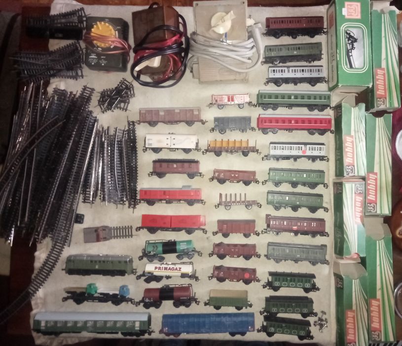 Kolejka elektryczna skala N Lokomotywa wagony tory zwrotnice łuki pros