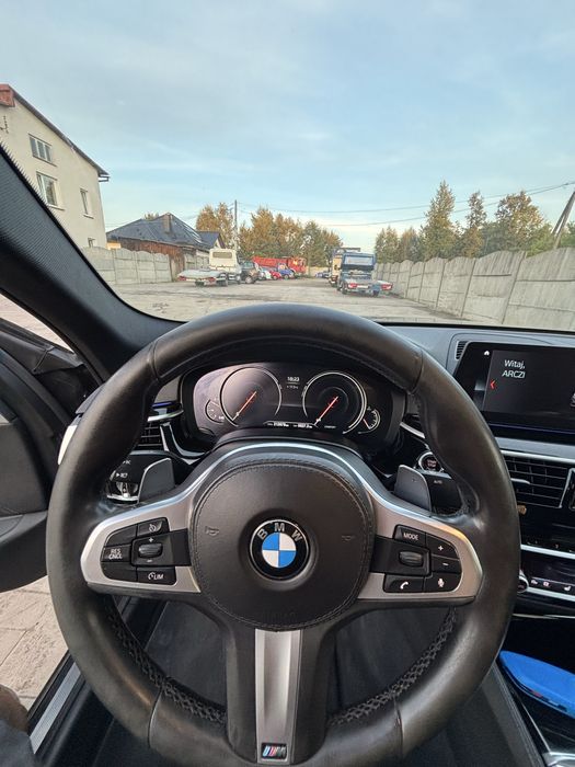 Wynajem bmw g30 530i
