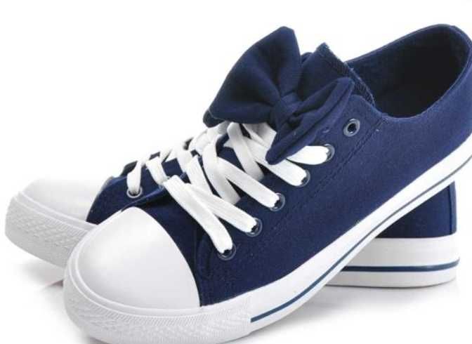 Trampki granatowe sznurowane z kokardą dla dziewczynki r.35 (98)