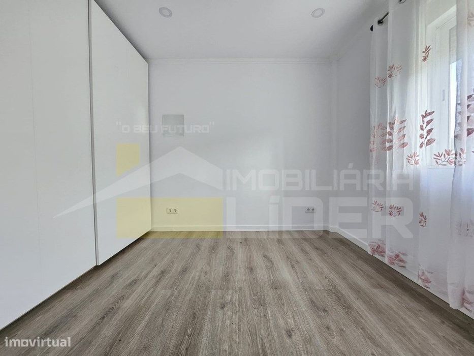 Oferta de Verão oferecemos a escritura.
Excelente Apartamento T3 m...