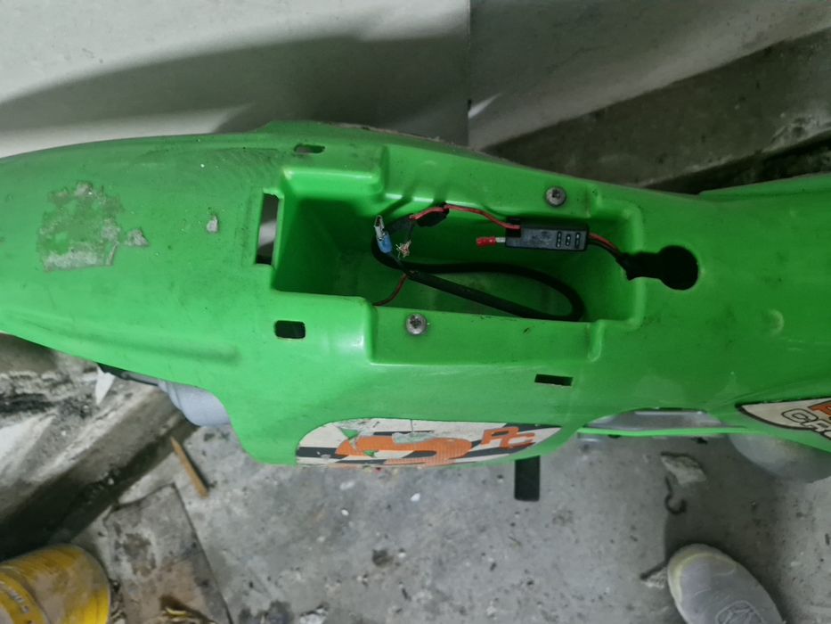 Mota eletrica de crianças