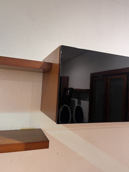 Movel de parede com parteleiras