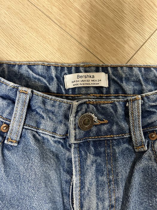 Джинси mom bershka 34