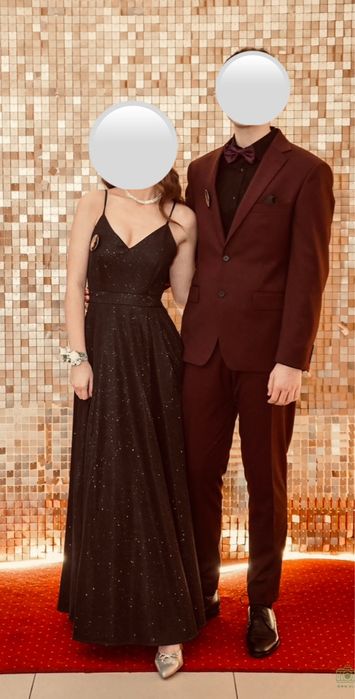 Błyszcząca sukienka studniówkowa