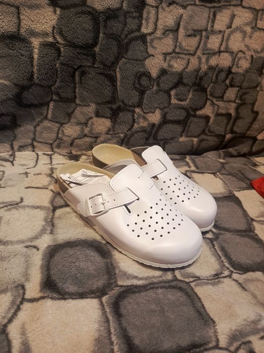 Nowe klapki medyczne 38