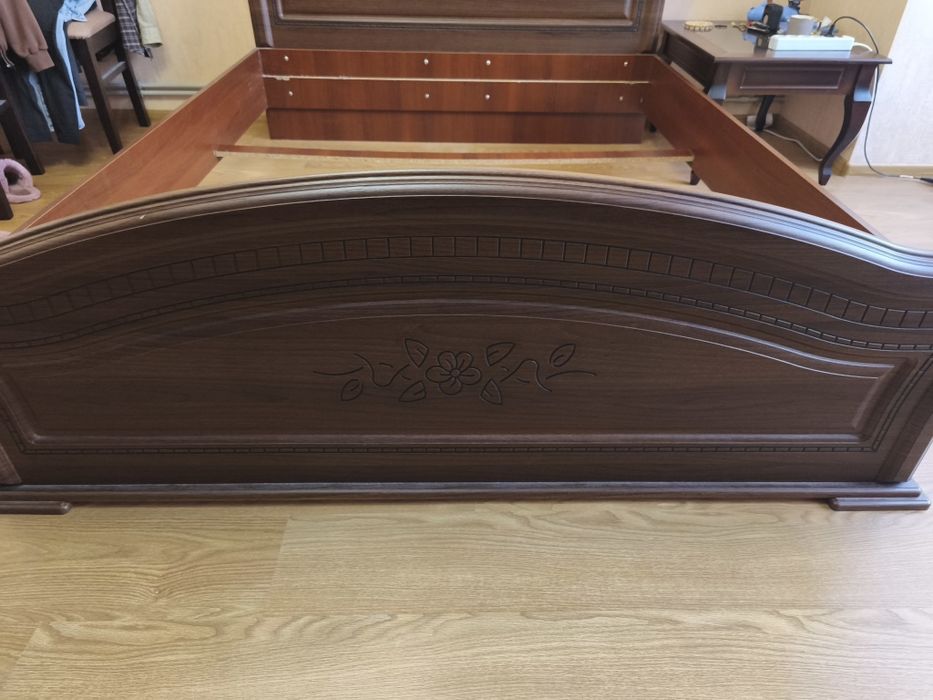 Двоспальне ліжко