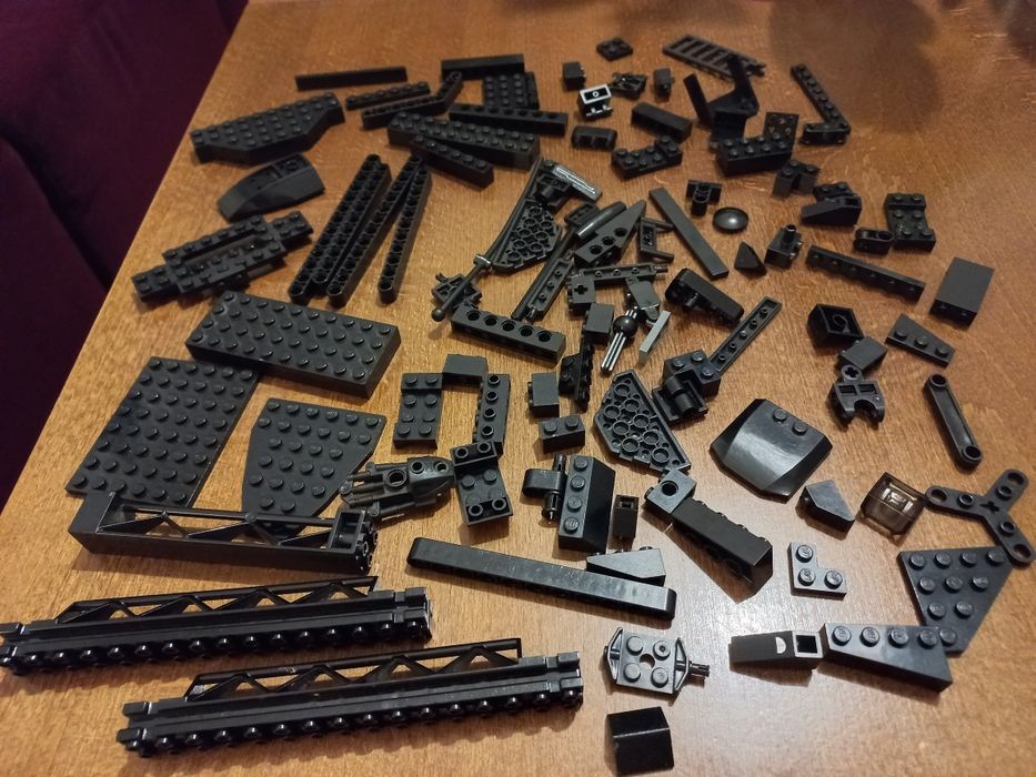 100 czarnych klocków Lego