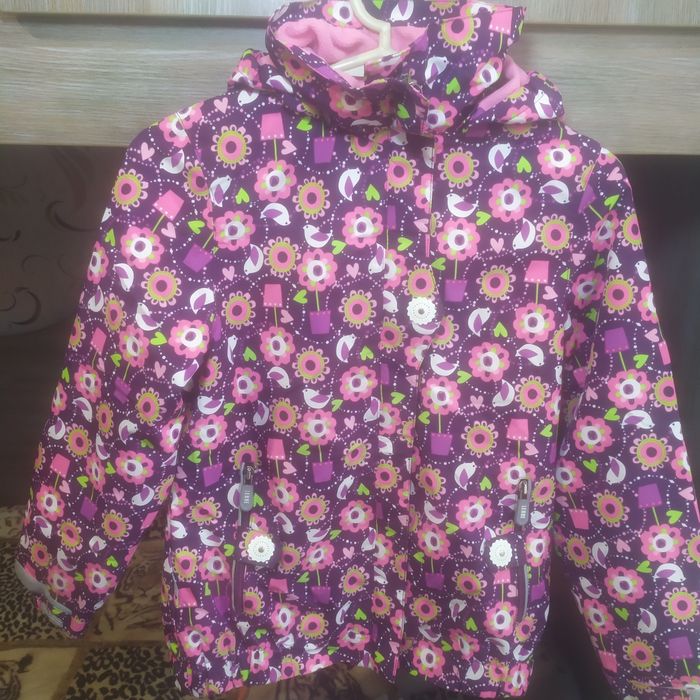 Куртка на дівчину
