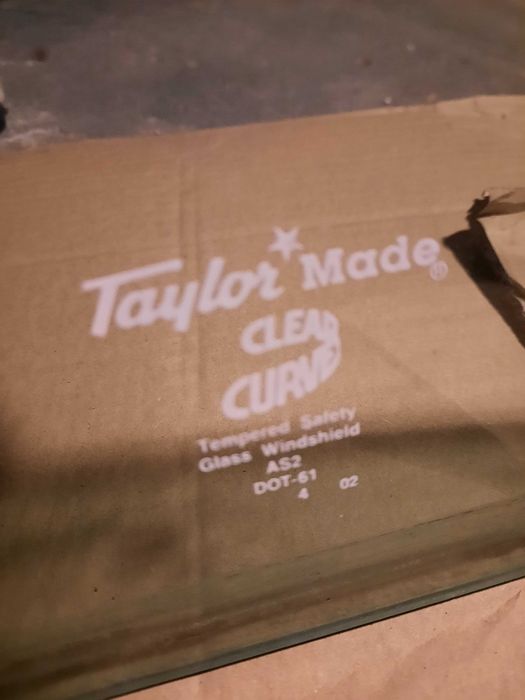 Szyba -łodz Chaparral 235 ssi