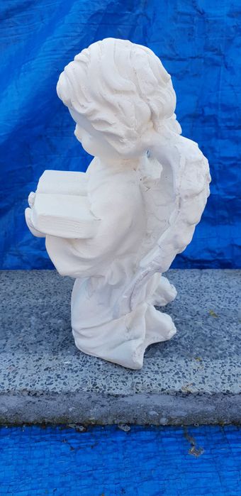 Gipsowa figurka aniolka