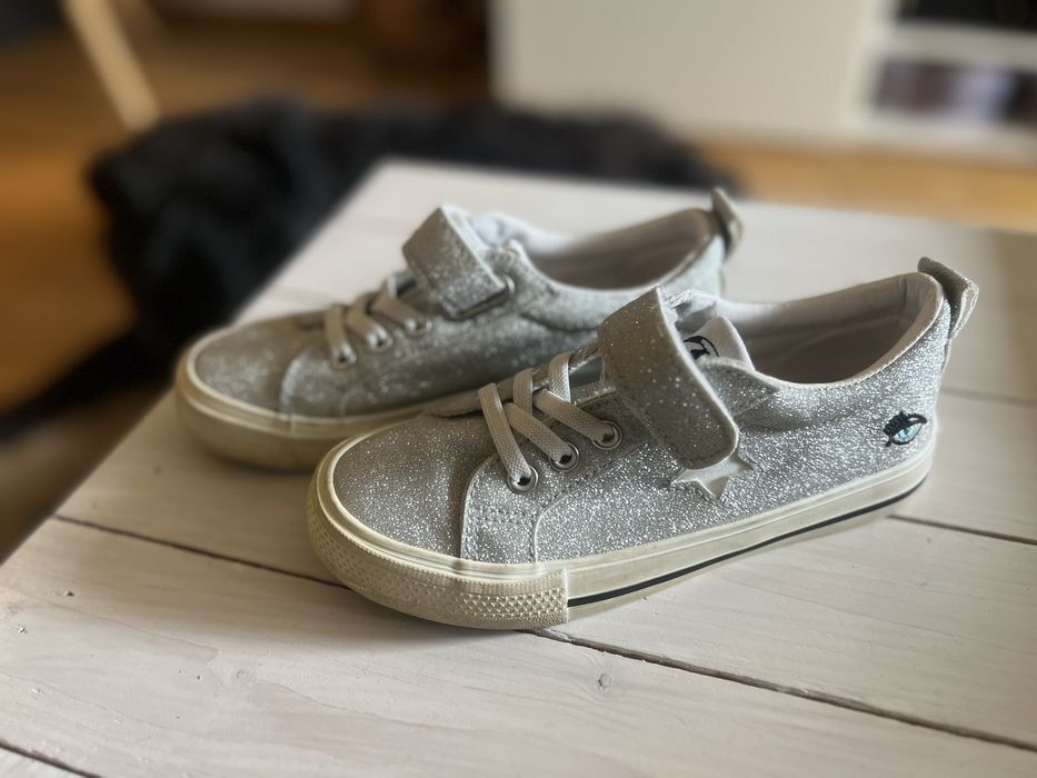 Buty dziewczęce z brokatem