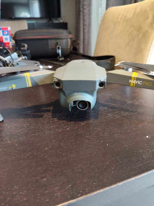 DJI Mavic Pro + 2 Baterias + Hub de Carregamento + Carregador 12V + Mala
