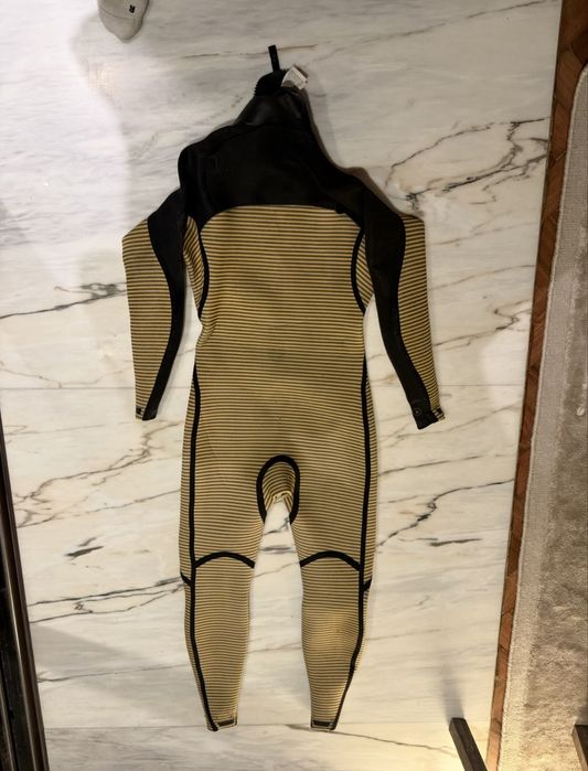 Fato Surf - EXCEL PRO COMP 2025 - Tamanho M