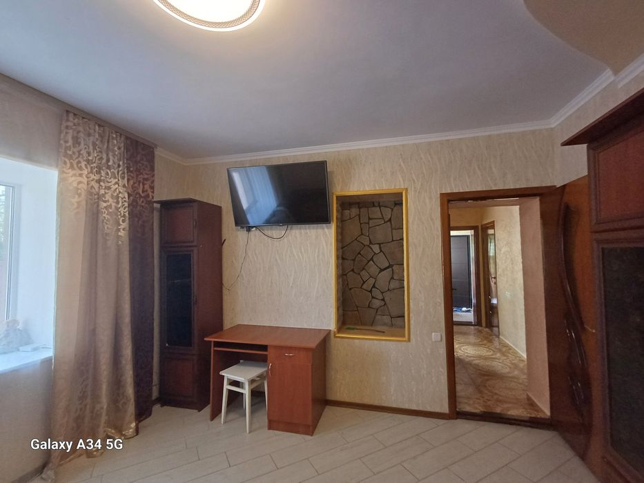 Здаю подобово 2 поверховий будинок