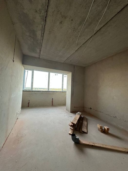 Здана новобудова!  Кухня вітальня та 2  спальні!