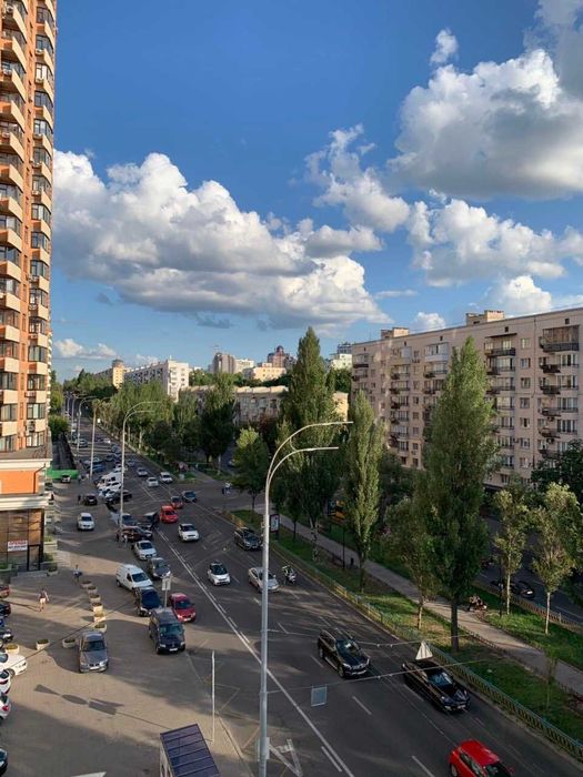 Центр./ Крещатик -- 10 хв./ Арена-СІті./.Гуллівер.