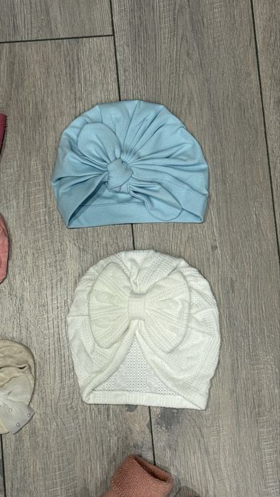 Повязка на голову, пінетки, топіки, шапочки на дівчинку 0-12 місяців