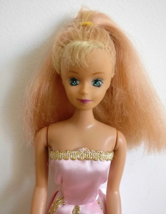 Conjunto Bonecas: Fashionista + Barbie Princesa – Roupas e acessórios