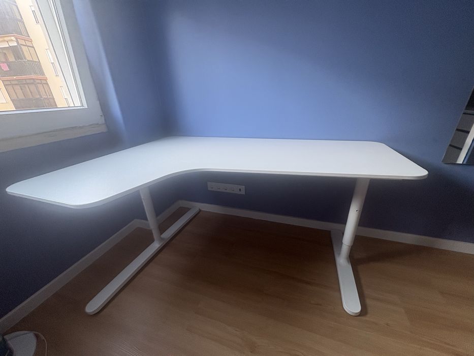 Secretária IKEA Bekant