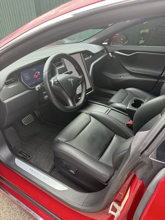 Тесла модел S 100D