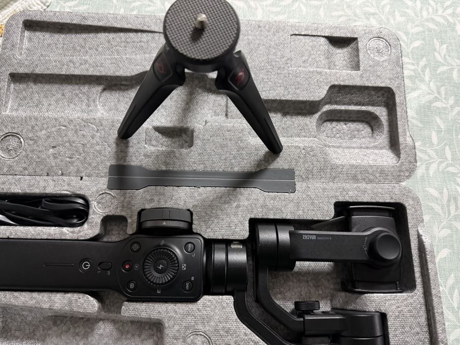 Gimbal Zhiyun em caixa preto