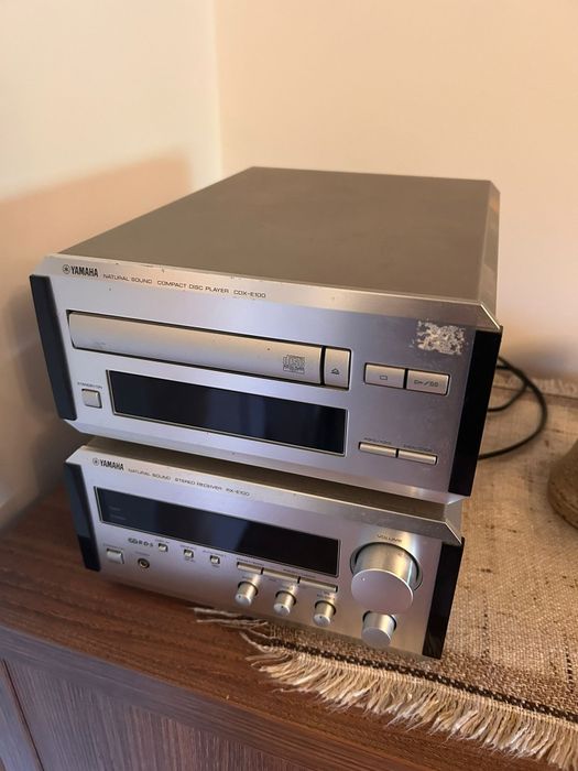 system audio firmy Yamaha, składający się z odtwarzacza płyt kompaktow