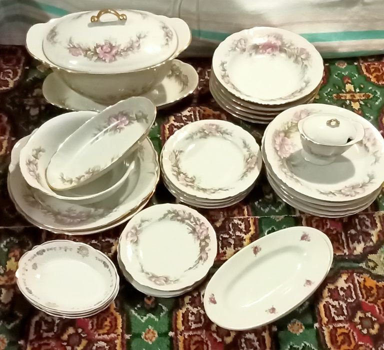 Посуда ,салатницы, тарелки, блюда,чашки,стаканы,ложки,вилки