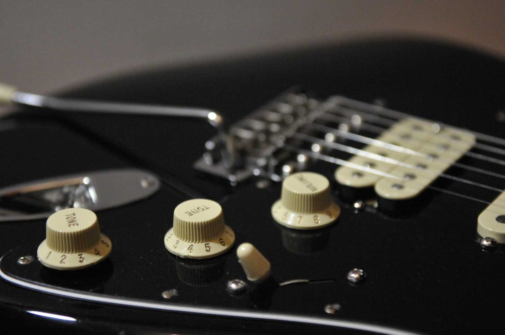 Fender American Performer Stratocaster HSS MN BLK . Made in USA