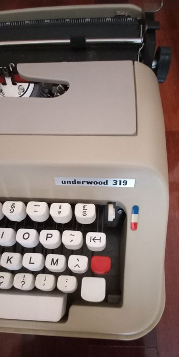 Máquina de escrever underwood 319