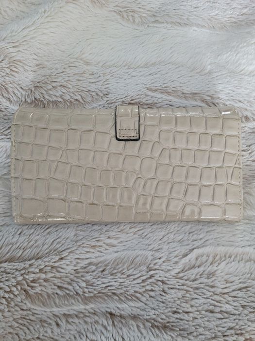 Nowy kremowy portfel