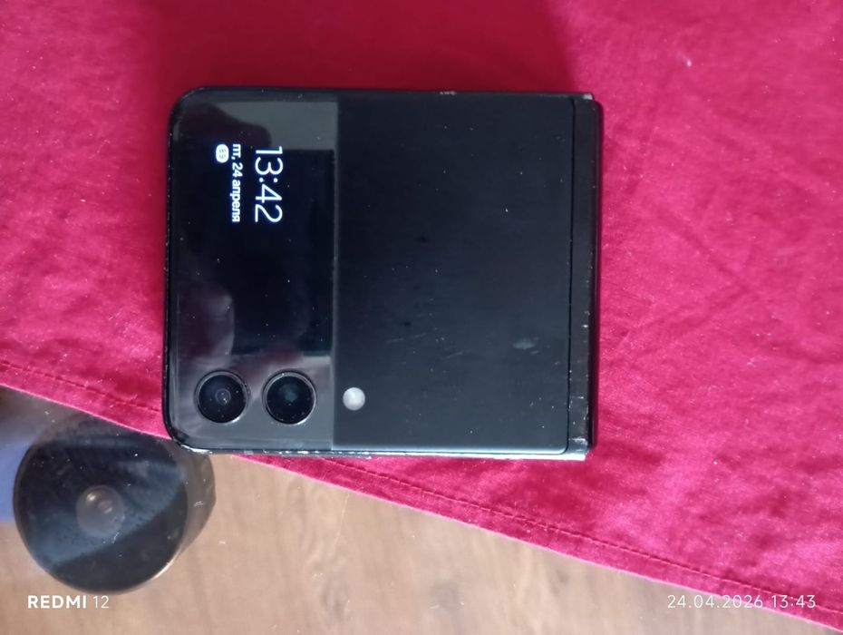 Телефон Samsung Galaxy Z Flip 3 5G