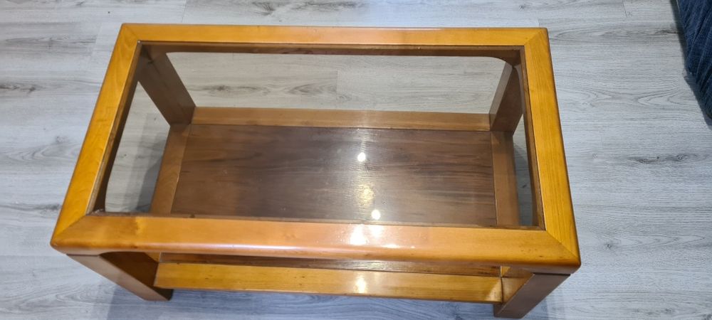 Mesa de madeira de centro