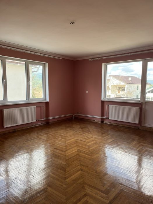 Продаж великого будинку в Сваляві