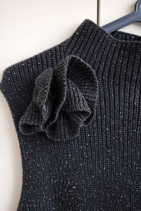 Colete Preto com Brilho de Malha com Flor