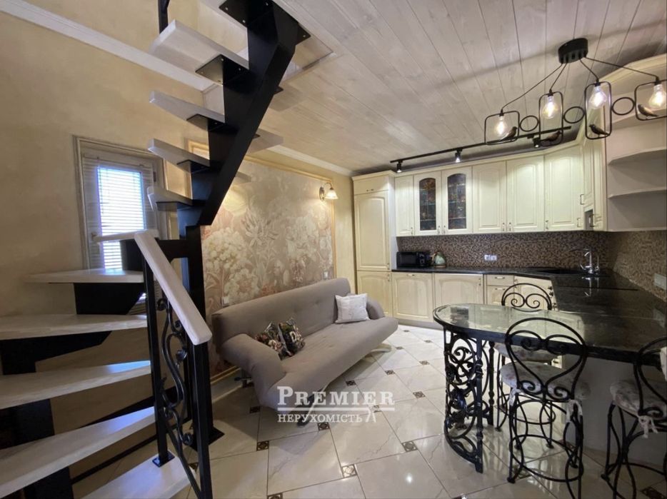 Приватний будинок у стилі «Прованс» на 10 ст.Фонтана, морська сторона