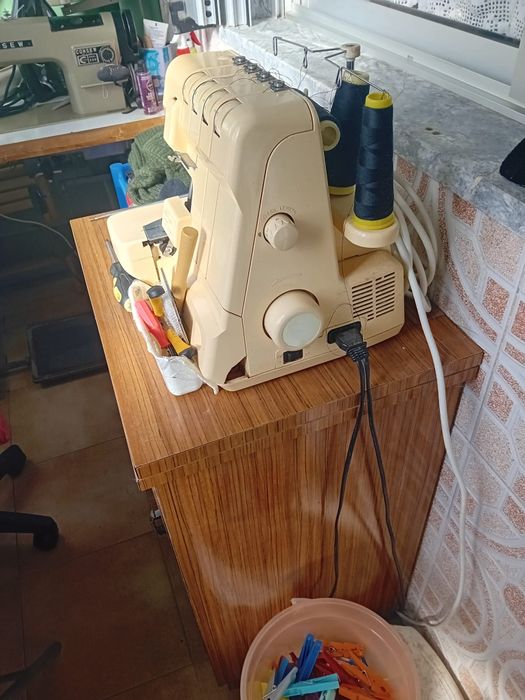 Maquina de costura Máquina de costura Consew modelo 14TU854