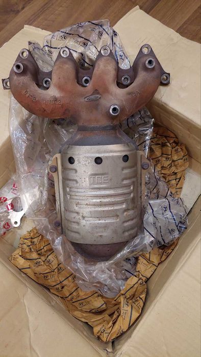 Випускний колектор з каталізатором Hyundai/Kia 2851026250