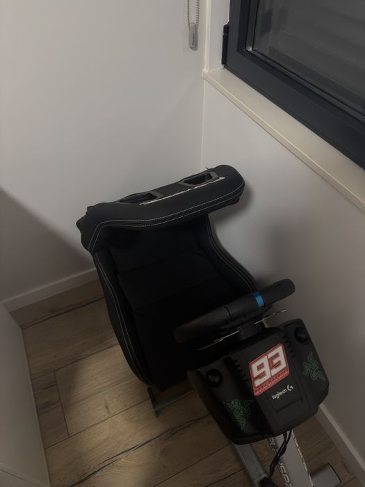 Conjunto volante + playseat (pode ser venda separada)