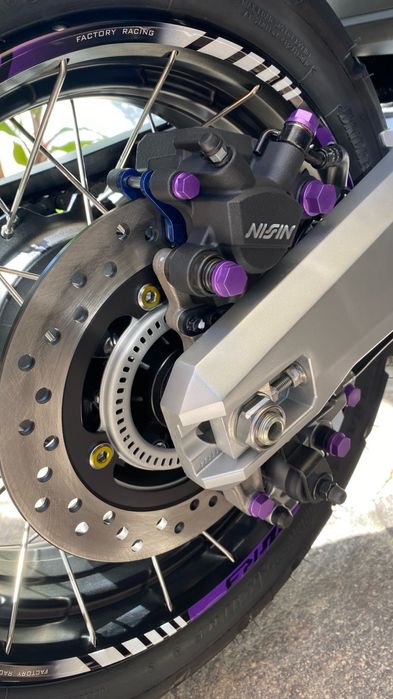 Пластикові ковпачки на болти кріплення колпачки для болтов цветные