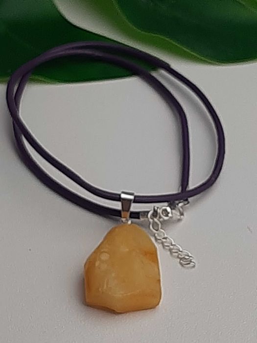 naszyjnik choker z bursztynem