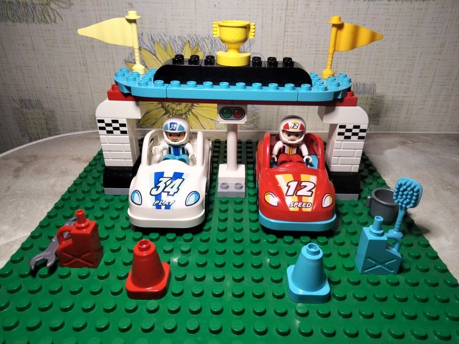 LEGO DUPLO "Гоночні автомобілі" 10947