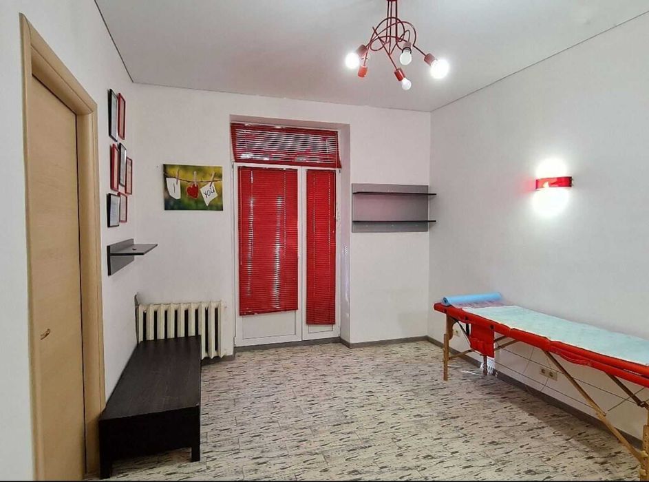 Продаж комерційного приміщення по Кам'янецькій