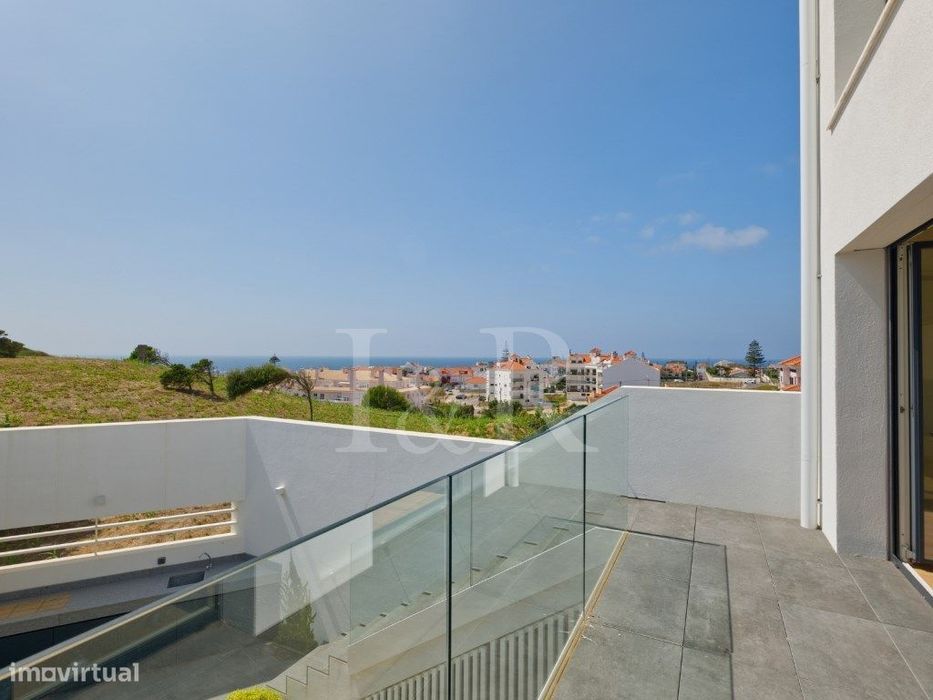 Apartamento T4 duplex com vista mar na Praia das Maçãs, Sintra