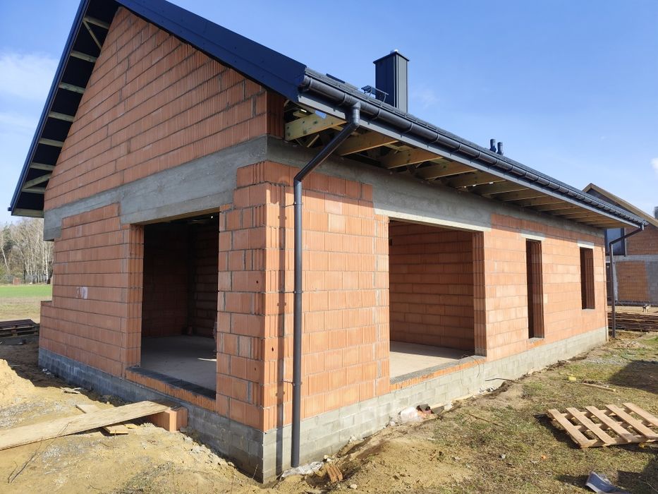 Murowanie. Szalowanie stropu schodów. Ocieplenia.