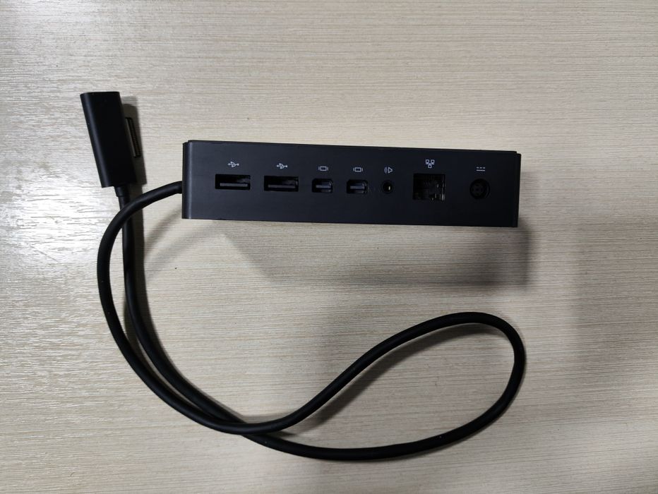 Док-станція Microsoft Surface Dock 1661 з новим блоком живлення