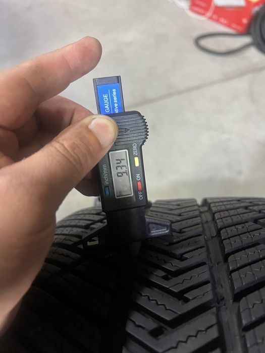 235/40/19 R19 Michelin Pilot Alpin PA4 4шт зима