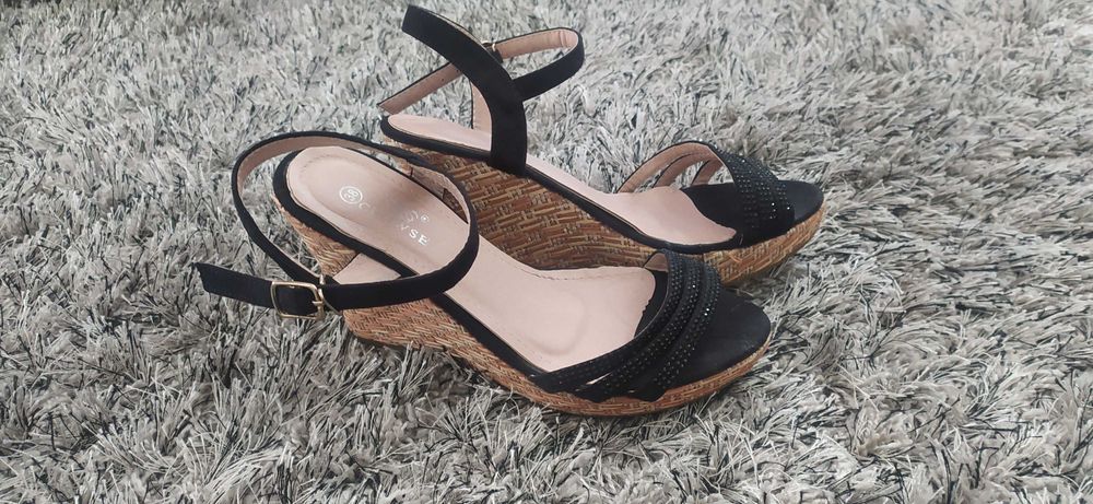 Buty damskie koturna