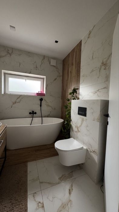 Сучасний таунхаус з ремонтом та меблями і великою ділянкою Крихівці