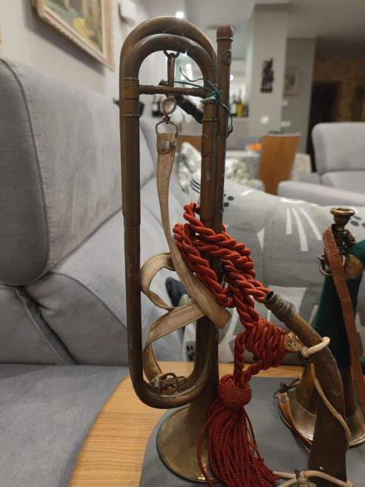 Zestaw trąbek wojskowych