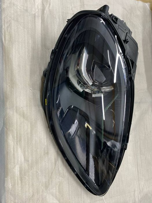 Porsche macan 95b рестайл фара права матрікс 94b941010ar